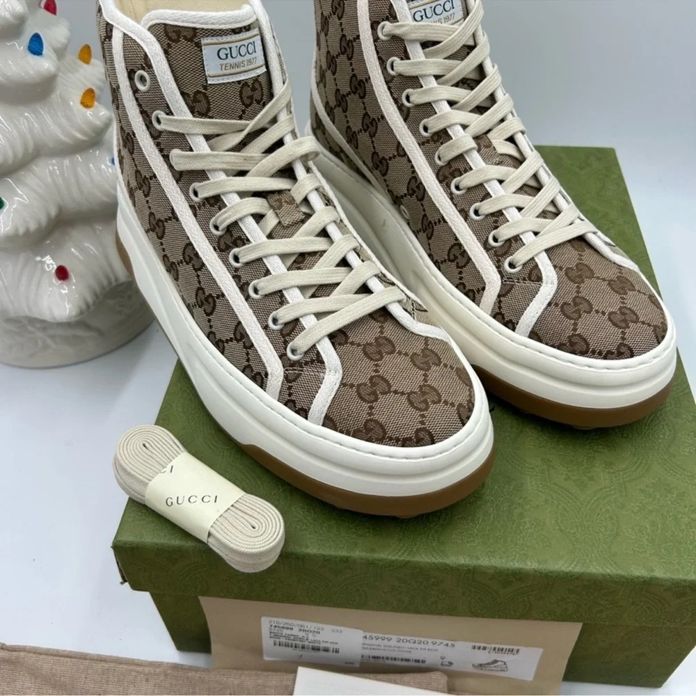 Men’s Gucci tennis 1977 high top canvas sneakers size 9, made in Italy
